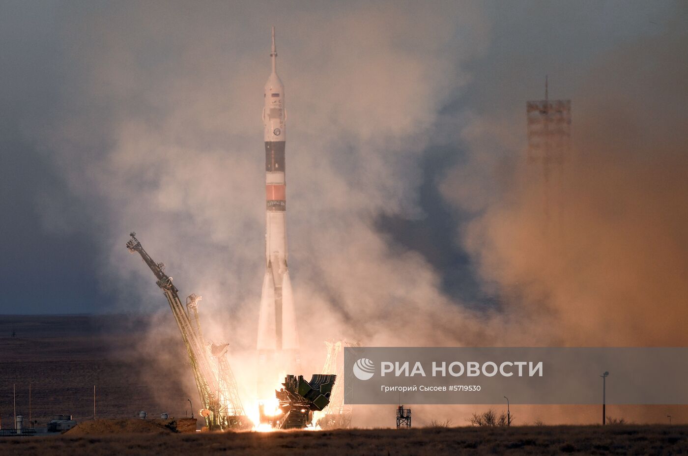 Старт РН "Союз-ФГ" с кораблем "Союз МС-11" с космодрома Байконур