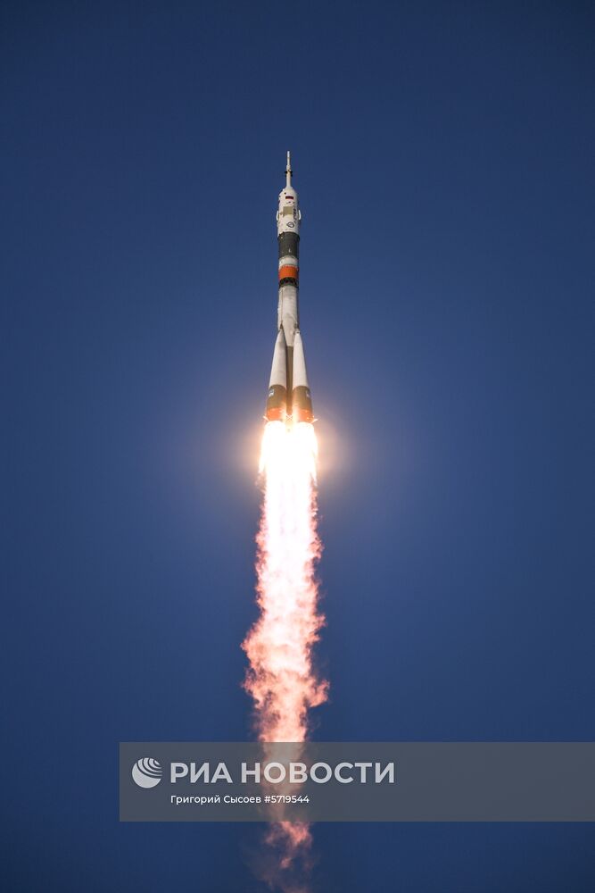 Старт РН "Союз-ФГ" с кораблем "Союз МС-11" с космодрома Байконур