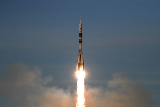 Старт РН "Союз-ФГ" с кораблем "Союз МС-11" с космодрома Байконур