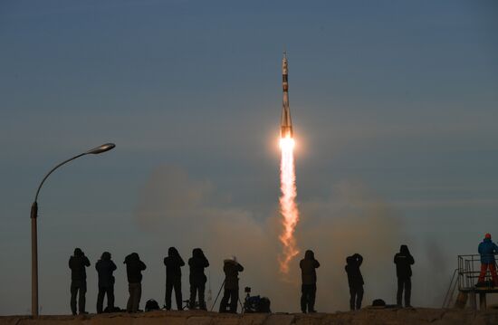Старт РН "Союз-ФГ" с кораблем "Союз МС-11" с космодрома Байконур
