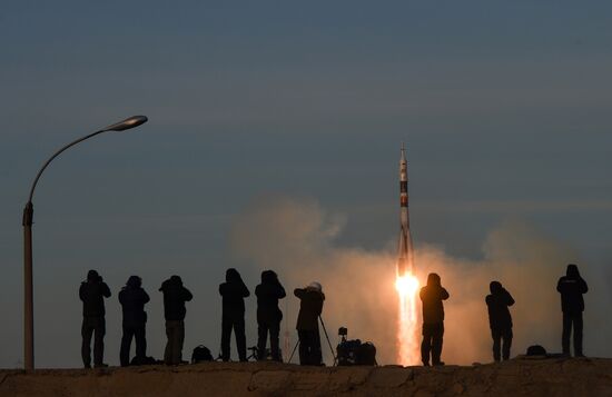 Старт РН "Союз-ФГ" с кораблем "Союз МС-11" с космодрома Байконур