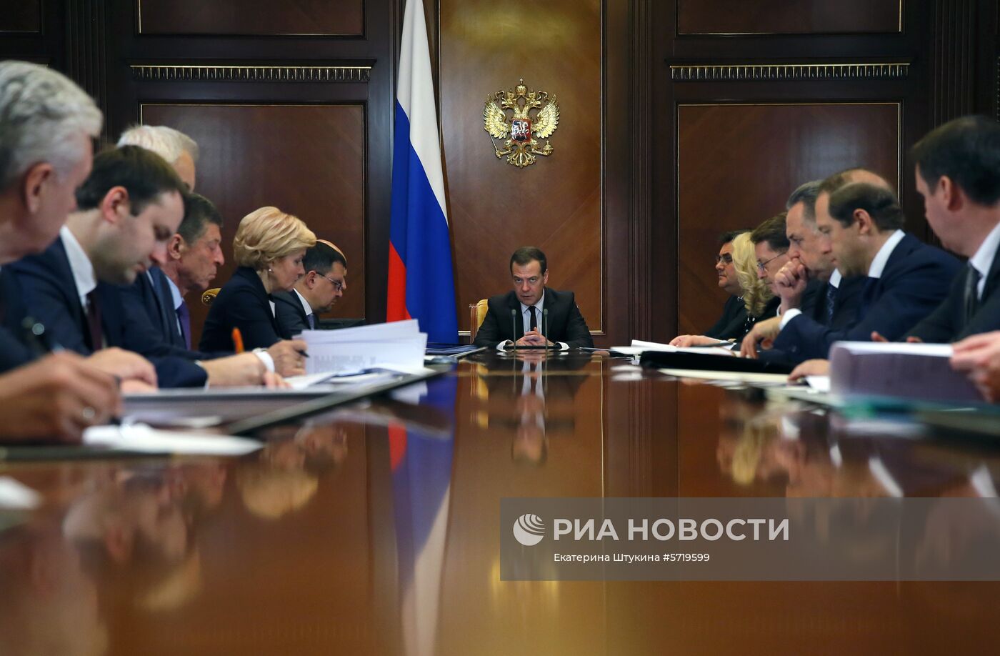 Премьер-министр РФ Д. Медведев провел заседание президиума Совета при президенте РФ по стратегическому развитию и национальным проектам 