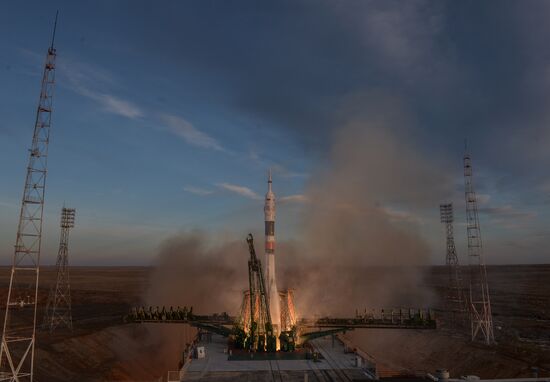 Старт РН "Союз-ФГ" с кораблем "Союз МС-11" с космодрома Байконур