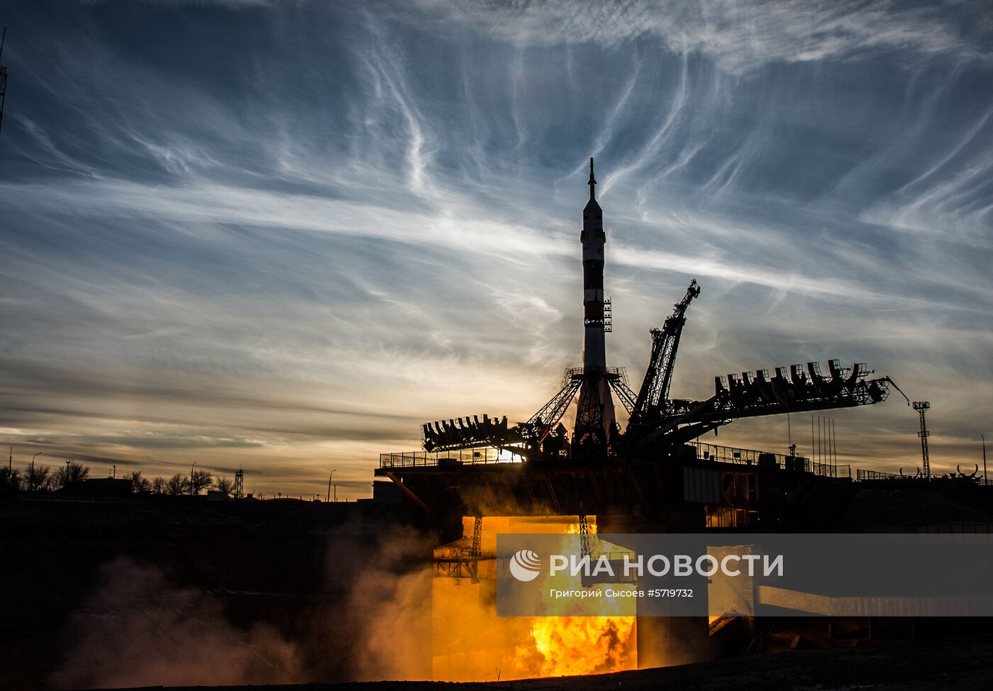 Старт РН "Союз-ФГ" с кораблем "Союз МС-11" с космодрома Байконур