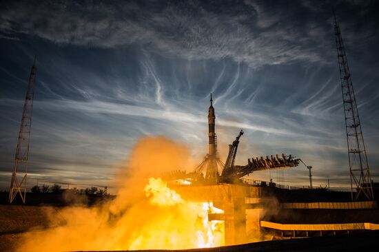 Старт РН "Союз-ФГ" с кораблем "Союз МС-11" с космодрома Байконур
