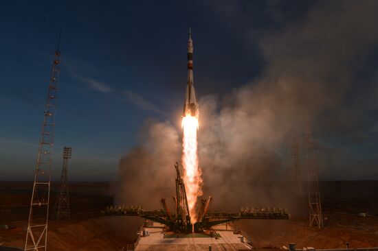 Старт РН "Союз-ФГ" с кораблем "Союз МС-11" с космодрома Байконур