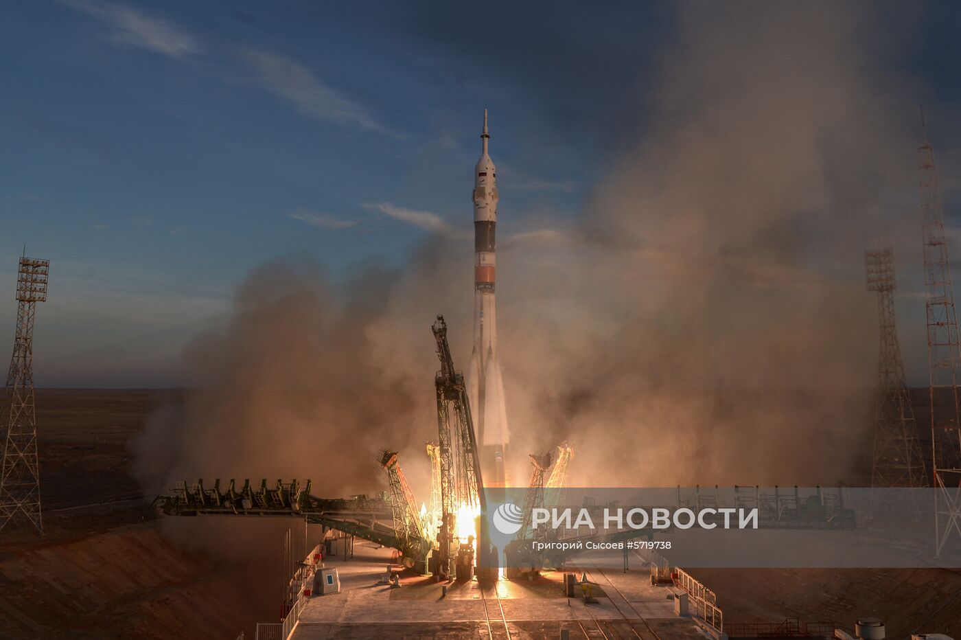 Старт РН "Союз-ФГ" с кораблем "Союз МС-11" с космодрома Байконур