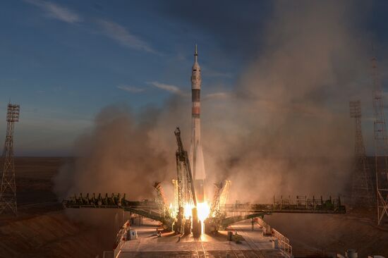 Старт РН "Союз-ФГ" с кораблем "Союз МС-11" с космодрома Байконур