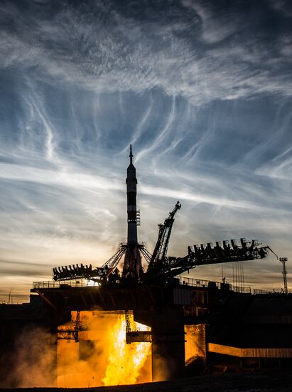 Старт РН "Союз-ФГ" с кораблем "Союз МС-11" с космодрома Байконур