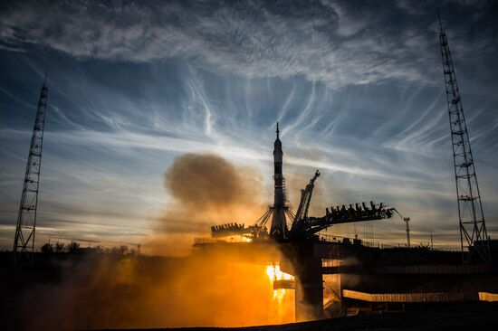 Старт РН "Союз-ФГ" с кораблем "Союз МС-11" с космодрома Байконур