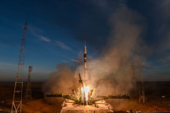 Старт РН "Союз-ФГ" с кораблем "Союз МС-11" с космодрома Байконур