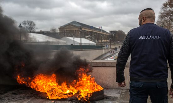 Забастовка работников скорой помощи в Париже