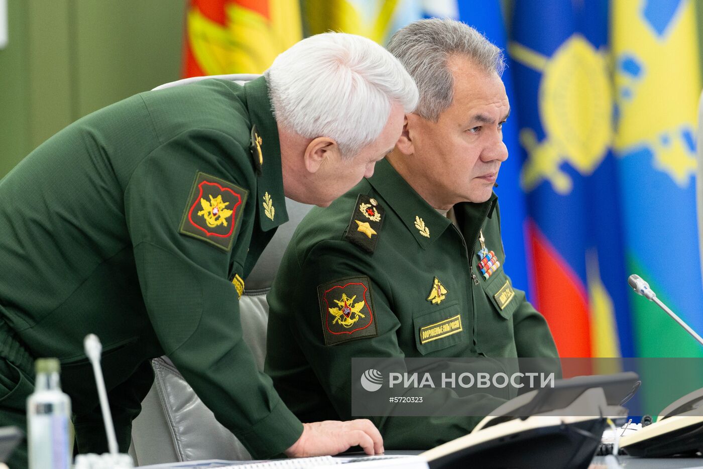 Министр обороны РФ С. Шойгу провел селекторное совещание