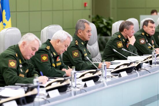 Министр обороны РФ С. Шойгу провел селекторное совещание