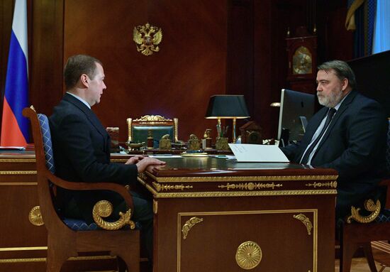 Премьер-министр РФ Д. Медведев встретился с главой ФАС России И. Артемьевым