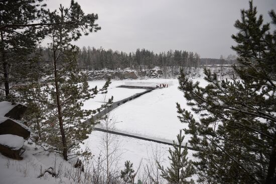 Заготовка и обработка льда для строительства главного ледового городка в Екатеринбурге