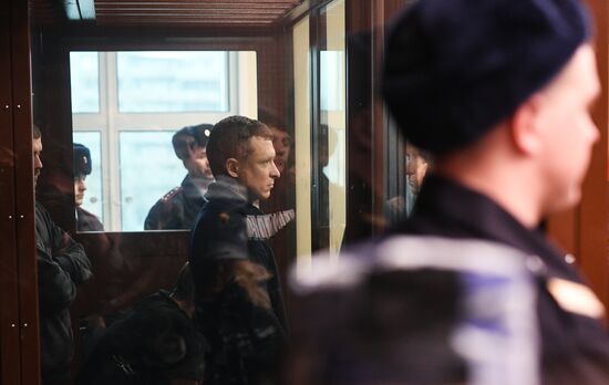 Рассмотрение ходатайства о продлении срока ареста футболистам П. Мамаеву и А. Кокорину