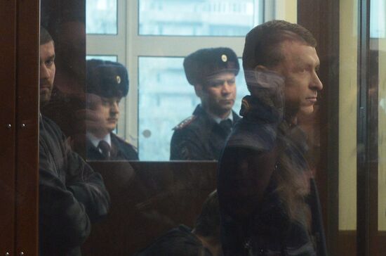 Рассмотрение ходатайства о продлении срока ареста футболистам П. Мамаеву и А. Кокорину