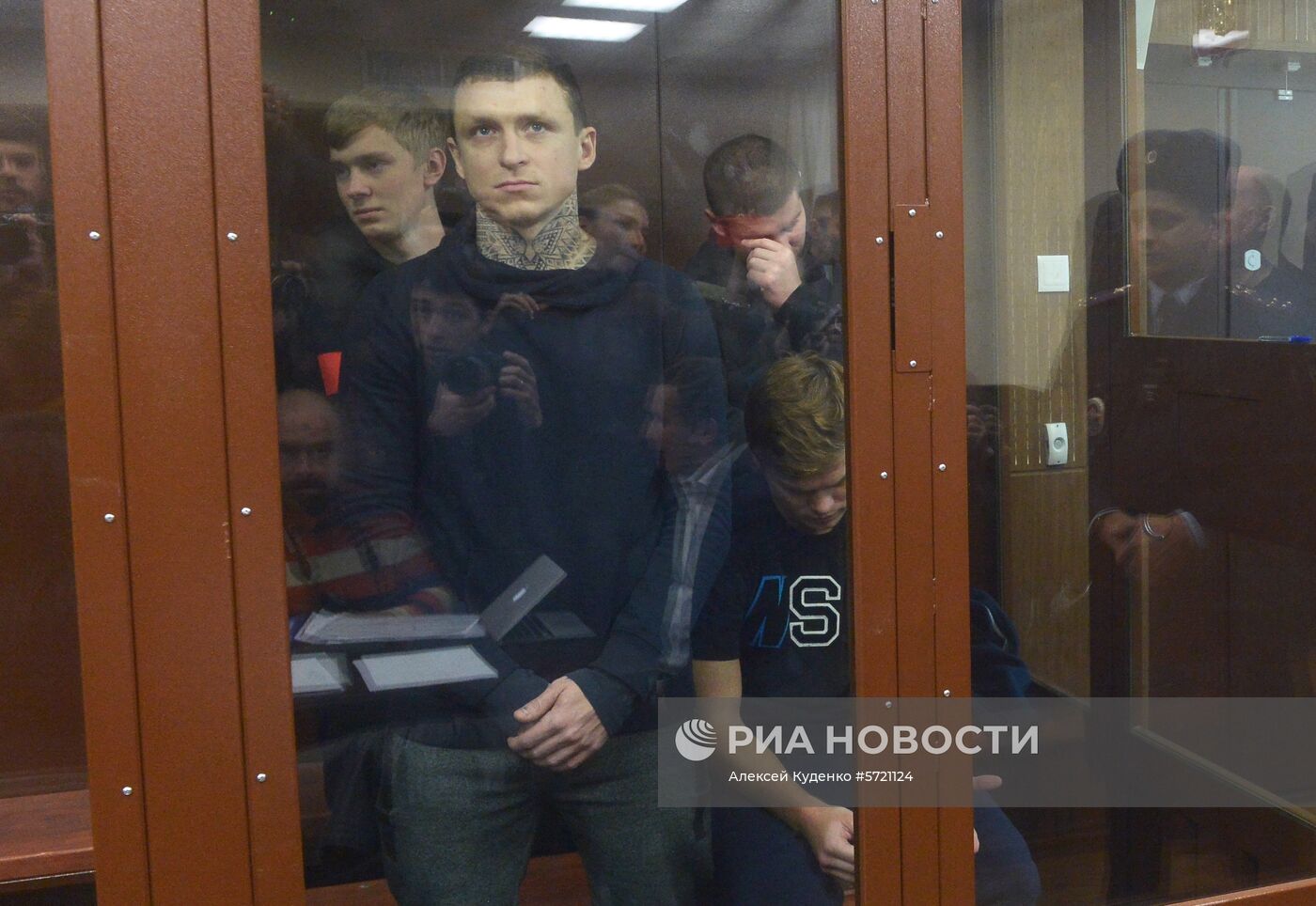 Рассмотрение ходатайства о продлении срока ареста футболистам П. Мамаеву и А. Кокорину