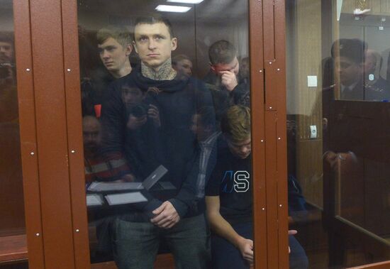 Рассмотрение ходатайства о продлении срока ареста футболистам П. Мамаеву и А. Кокорину