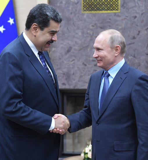 Президент РФ В. Путин встретился с президентом Венесуэлы Н. Мадуро