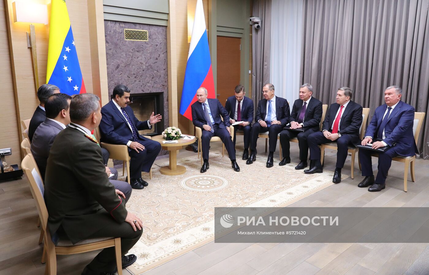 Президент РФ В. Путин встретился с президентом Венесуэлы Н. Мадуро
