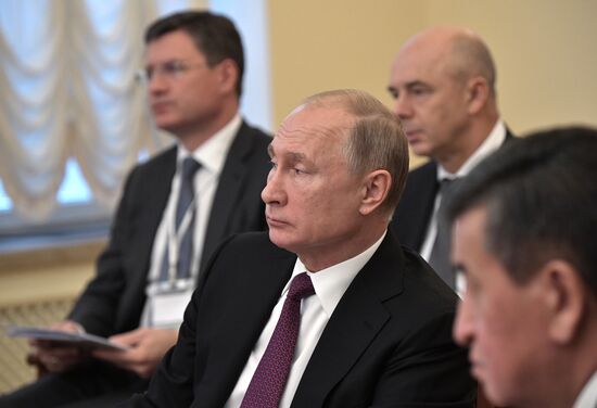 Рабочая поездка президента РФ В. Путина в Санкт-Петербург 