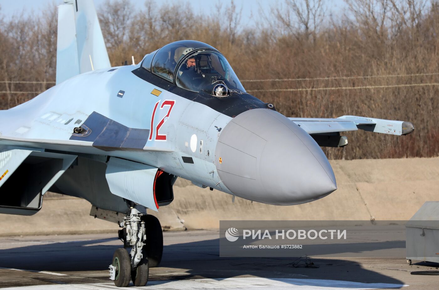 Выступление пилотажной группы "Соколы России" во Владивостоке