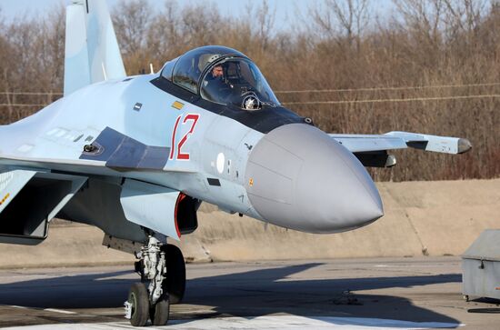 Выступление пилотажной группы "Соколы России" во Владивостоке