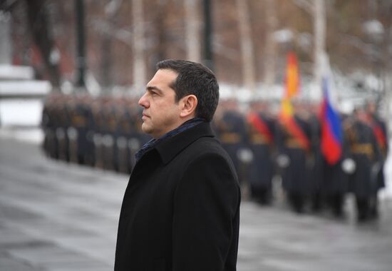 Премьер-министр Греции А. Ципрас возложил цветы к Могиле Неизвестного Солдата
