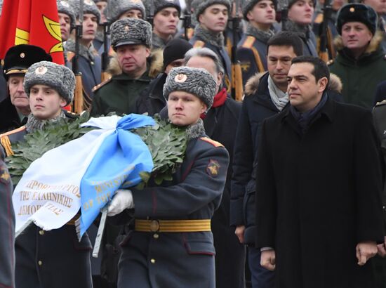 Премьер-министр Греции А. Ципрас возложил цветы к Могиле Неизвестного Солдата