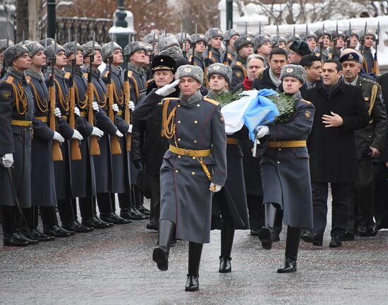 Премьер-министр Греции А. Ципрас возложил цветы к Могиле Неизвестного Солдата