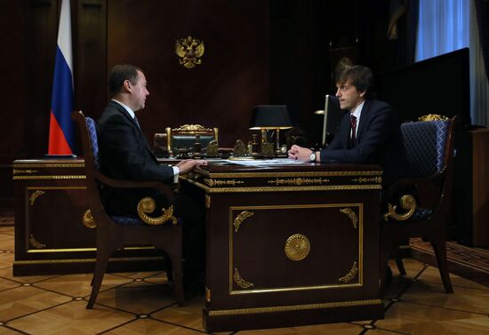 Рабочая встреча премьер-министра РФ Д. Медведева с руководителем Рособрнадзора С. Кравцовым