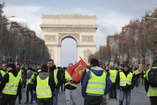 Акция протеста автомобилистов в Париже
