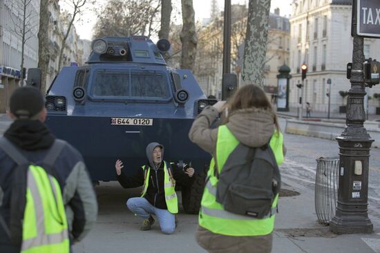 Акция протеста автомобилистов в Париже