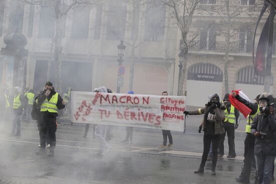 Акция протеста автомобилистов в Париже