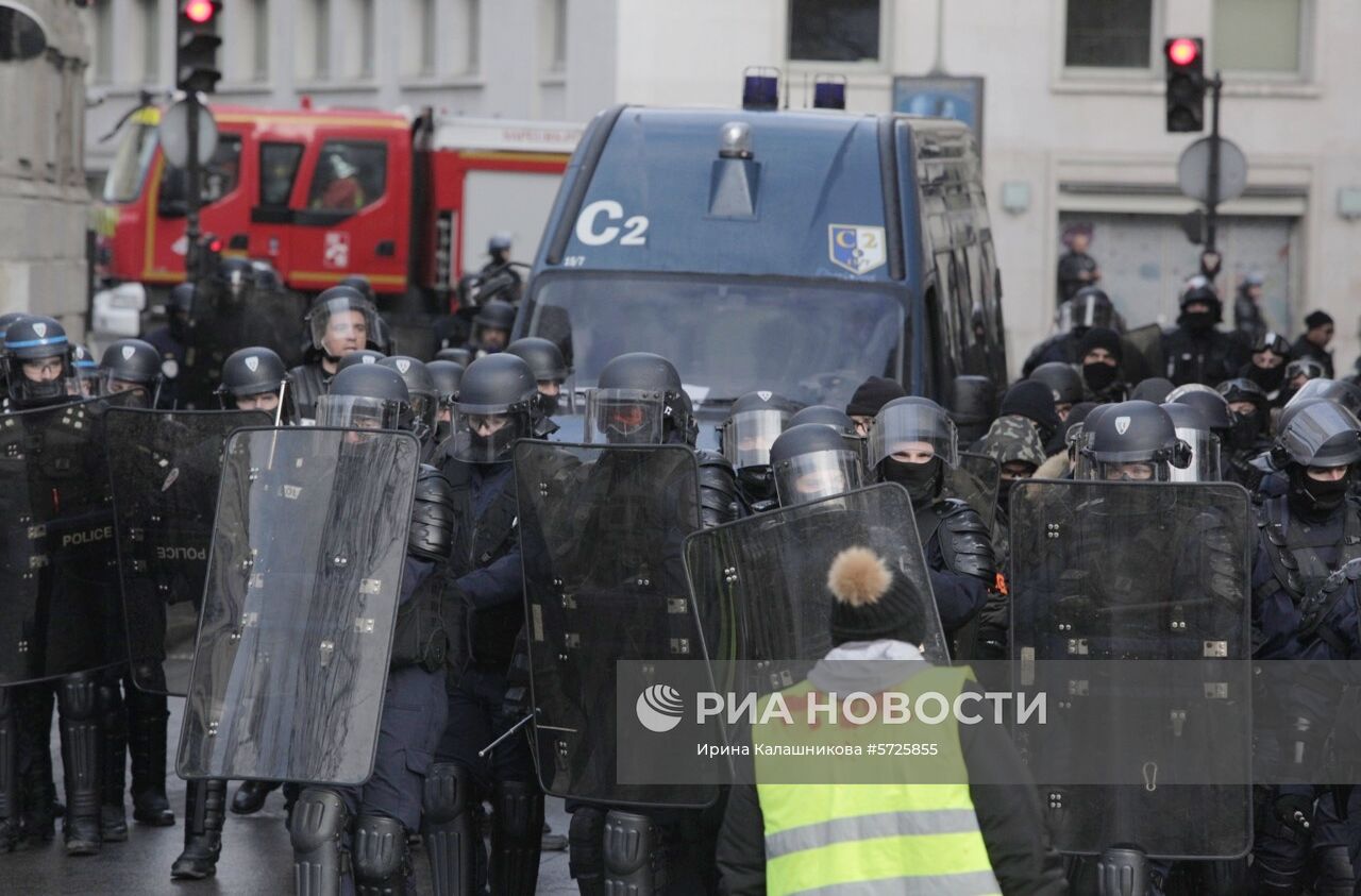 Акция протеста автомобилистов в Париже