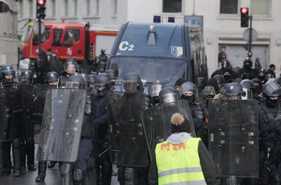 Акция протеста автомобилистов в Париже