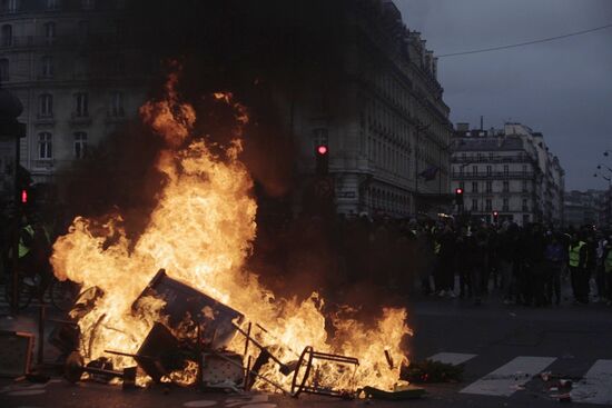 Акция протеста автомобилистов в Париже
