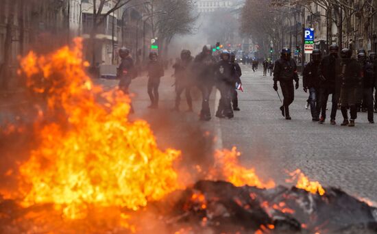 Акция протеста автомобилистов в Париже