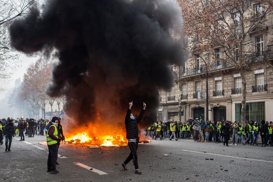 Акция протеста автомобилистов в Париже