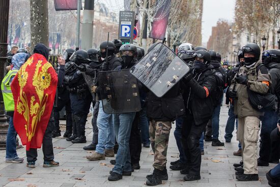 Акция протеста автомобилистов в Париже