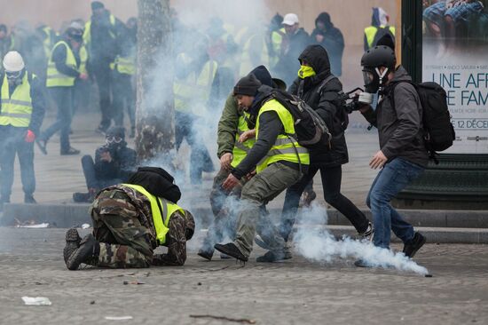 Акция протеста автомобилистов в Париже