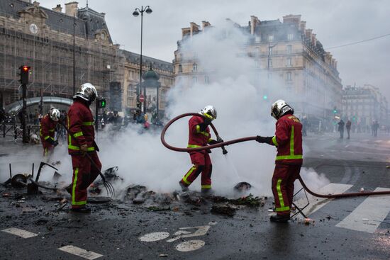 Акция протеста автомобилистов в Париже