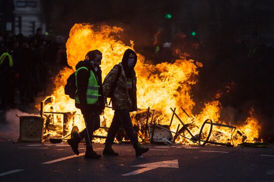 Акция протеста автомобилистов в Париже