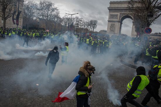 Акция протеста автомобилистов в Париже