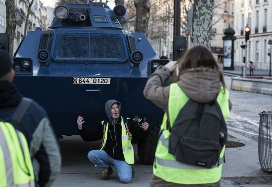 Акция протеста автомобилистов в Париже