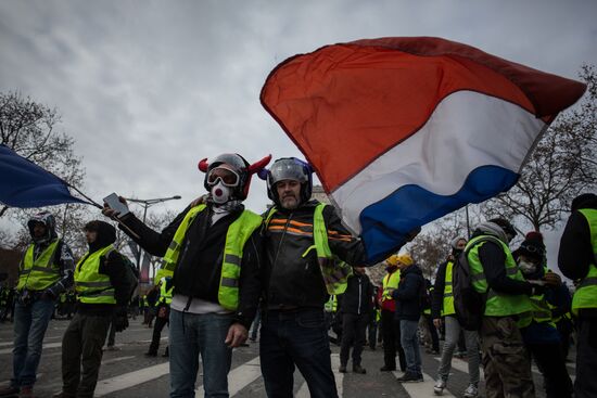 Акция протеста автомобилистов в Париже
