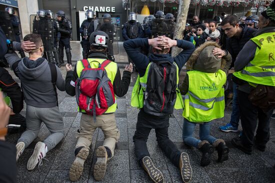 Акция протеста автомобилистов в Париже