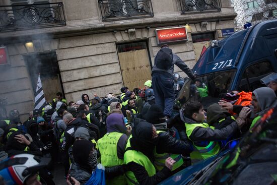 Акция протеста автомобилистов в Париже